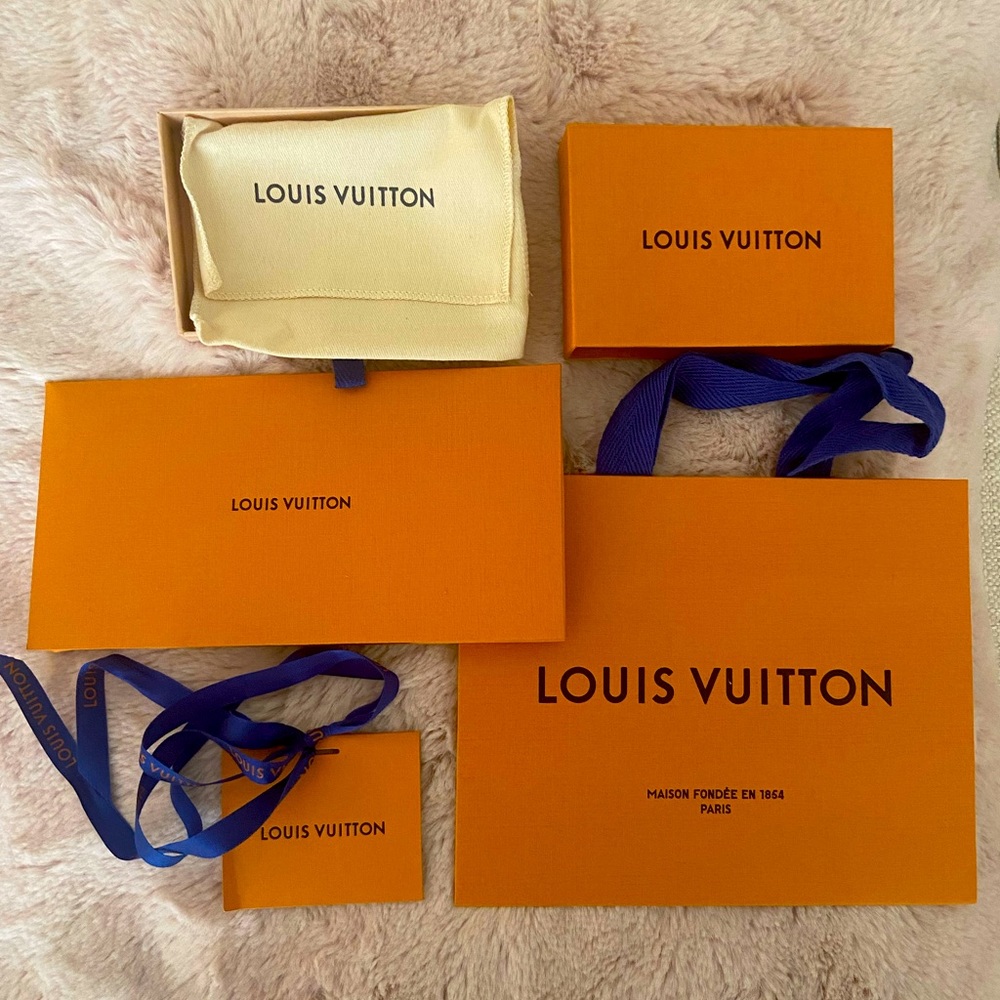 Louis Vuitton gift box, shopping bag & dustbag